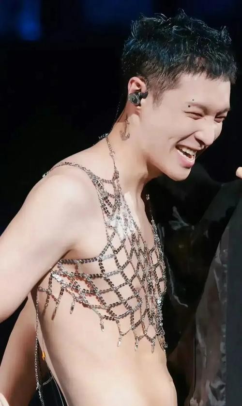 张艺兴被吴亦凡放跳蛋？真相令人震惊！